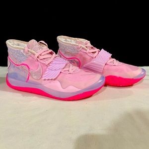 Nike Kevin Durant 12th Ed. Pink Velvet Aunt Pearl (Breast Cancer) Tennis Shoe!